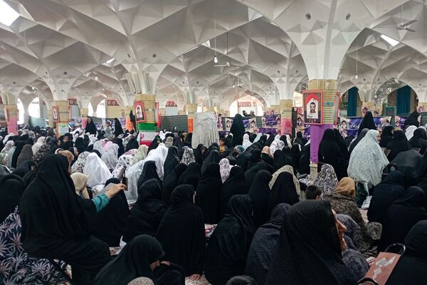 حضور پرشور دانش‌آموزان شهرستان قوچان در برگزاری نماز جمعه 