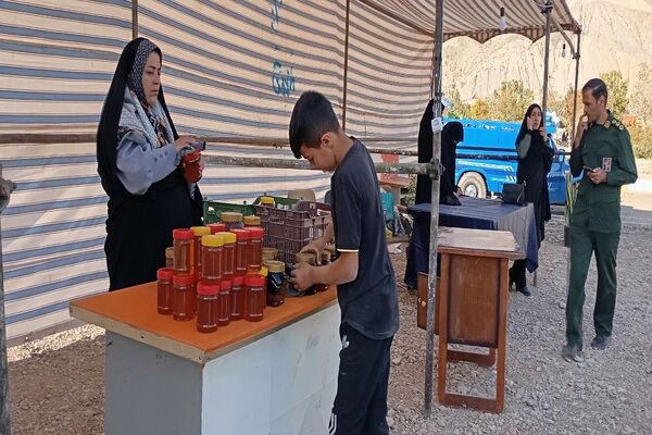 نمایشگاه محصولات بومی محلی و صنایع دستی در شهر بارنیشابور