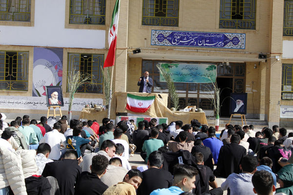 گرامیداشت هفته دفاع مقدس در دبیرستان شریعتی جاجرم