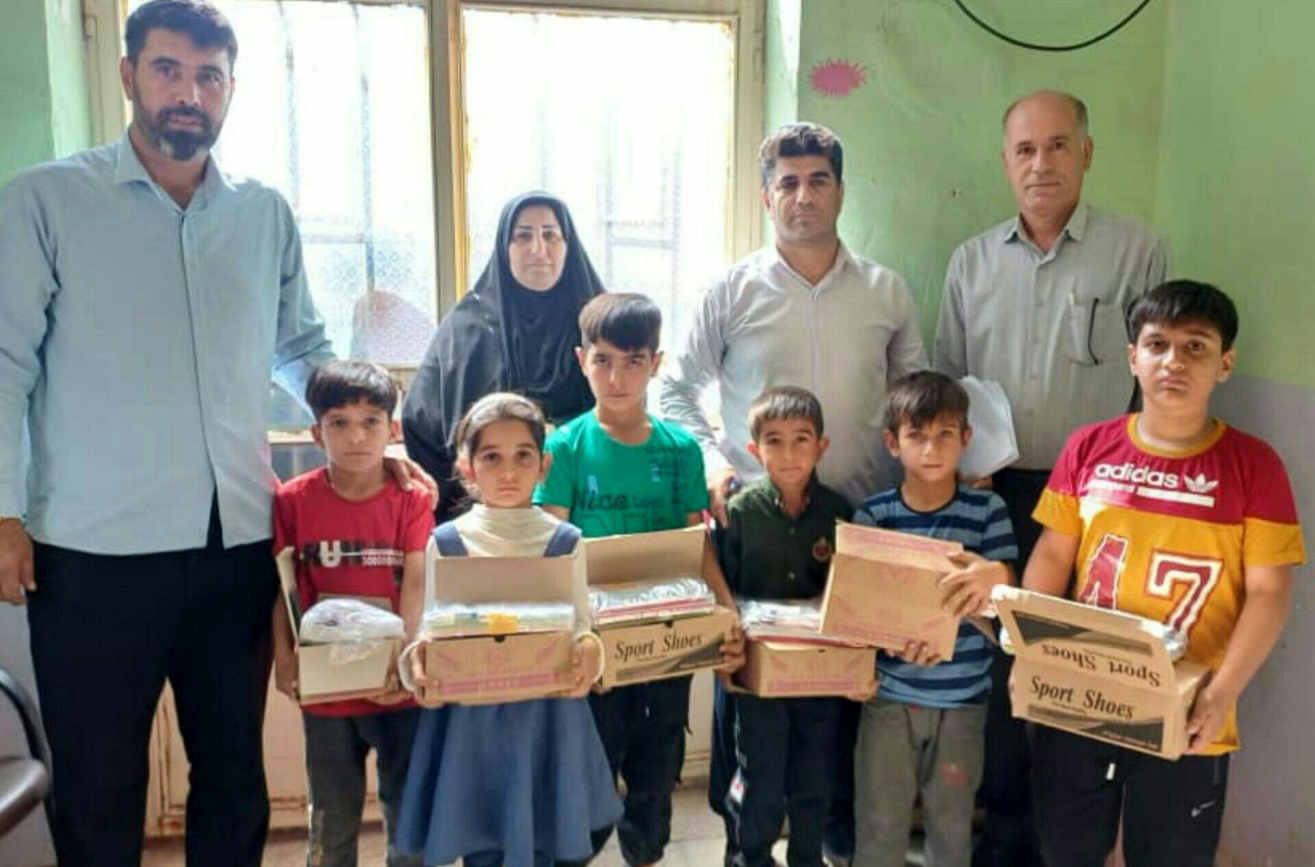 امید به مدارس عشایری؛ لوازم‌التحریر و پوشاک میان دانش‌آموزان میانکوه شرقی توزیع شد