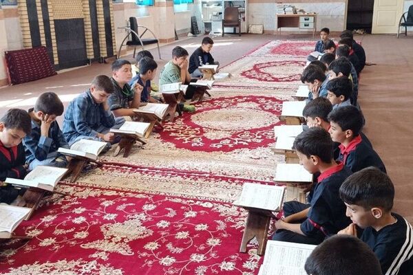 محفل انس با قرآن کریم به یاد شهید سیدحسن نصرالله در مدارس شهرستان اسلامشهر