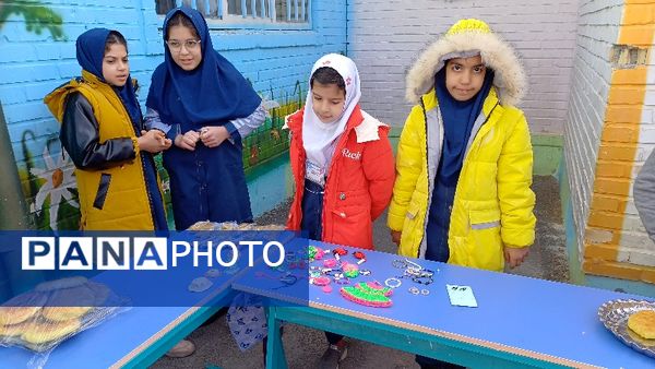 برپایی بازارچه درون مدرسه‌ای در دبستان ربابه هاشمیان یزدی شیروان