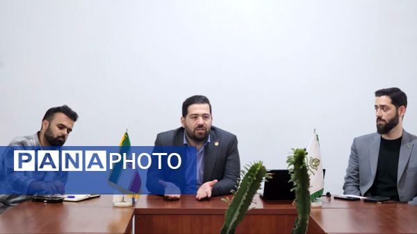 جلسه هم‌اندیشی رئیس سازمان دانش‌آموزی استان با مدیران مدرسه