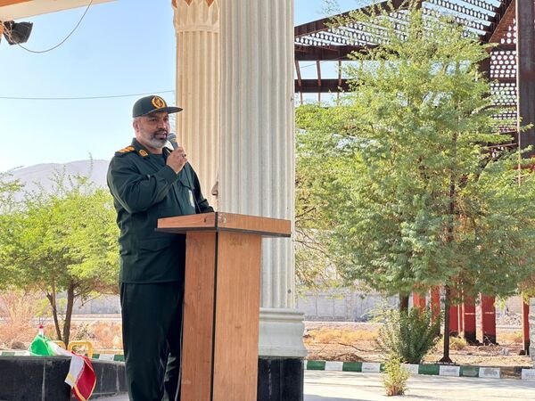 غبارروبی قبور مطهر شهدا در بستک