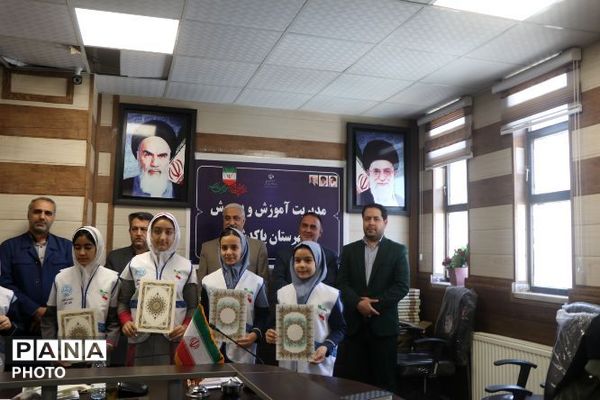 تجلیل از برگزیدگان کشوری پویش‌های «رمضان پویا» و «سفیر سلامت» در پاکدشت