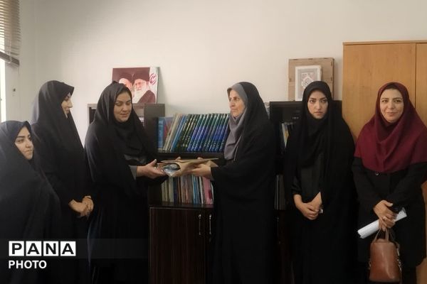  آیین کاشت نهال امید به یاد شهدای دانش‌آموز جنگ رمضان در دبیرستان فتح المبین شهرری 