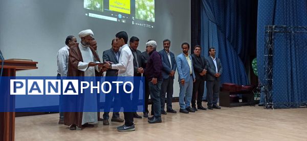 تجلیل از رتبه‌های برتر کنکور در بم