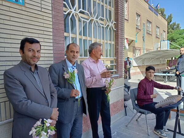 مراسم تقدیر از دبیران دبیرستان نمونه آیت الله خامنه‌ای