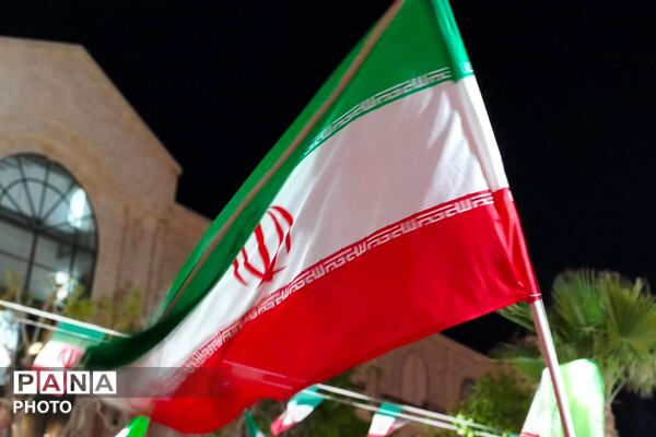 میدان هفت‌تیر بهارستان دو میزبان راهپیمایی شبانه مردم و فرهنگیان