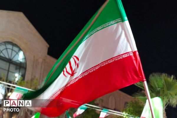 میدان هفت‌تیر بهارستان دو میزبان راهپیمایی شبانه مردم و فرهنگیان