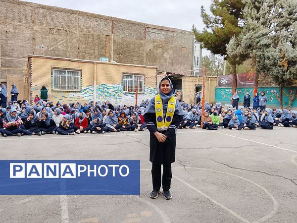 جشن روز مادر و جشنواره کیک و دسر در دبیرستان دخترانه دانشور ۲ 