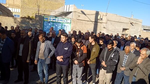 تشییع پیکر و خاکسپاری پدر شهید عجمی فدافن در گلزار شهدای روستای فدافن
