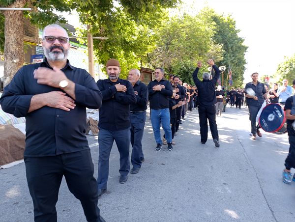 عاشورای حسینی در آشخانه و ۷۲ دیگ غذای نذری