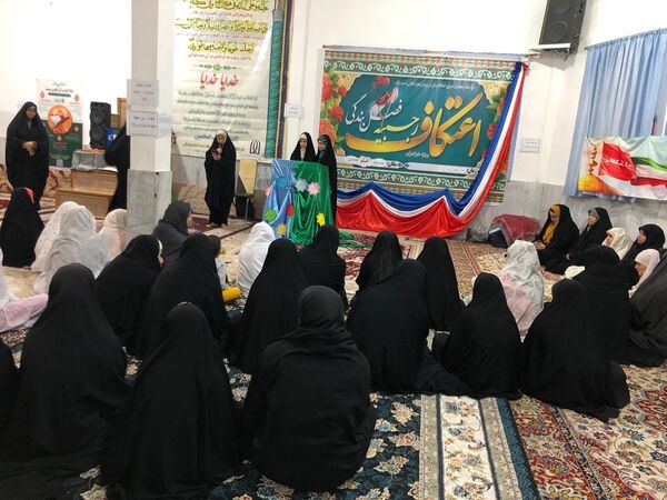 مراسم اعتکاف دانش آموزی در شهر راز