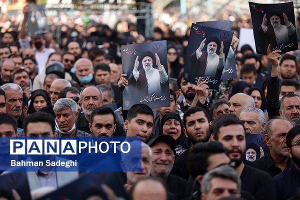 اجتماع مردم تهران در میدان ولیعصر (عج)