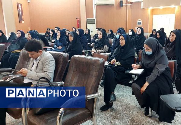 کارگاه توانمندسازی مراقبین و رابطین سلامت مدارس ناحیه۶