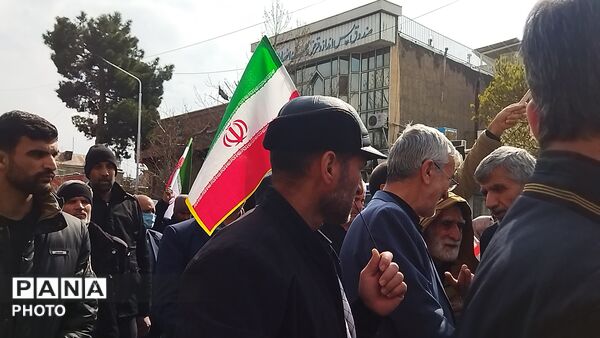 مشت هایی که با فریاد انتقام بالا می آمدند 