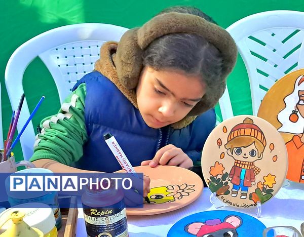 برپایی غرفه‌ای به عشق فاطمه(س)  