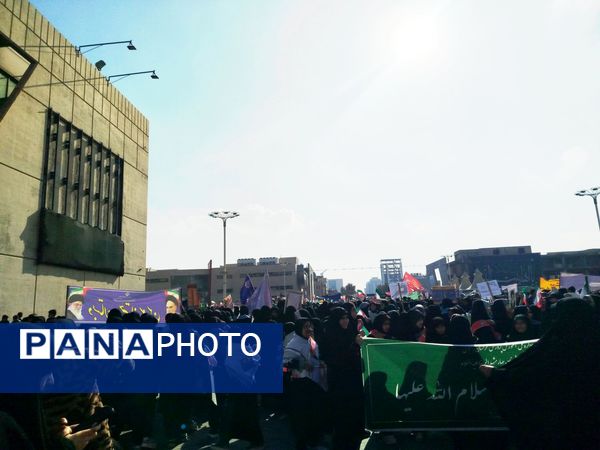  موج خروشان مردم در سیزده آبان امت واحده را به رخ کشید