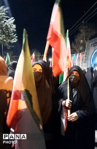 نمایش اقتدار مردم تویسرکان در شب پنجم شهادت رهبر انقلاب