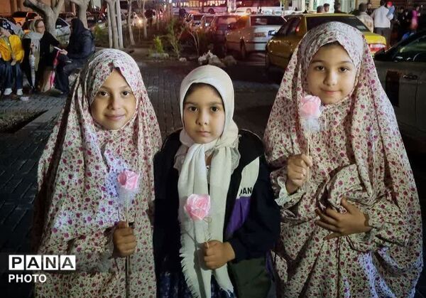 حضور دختران کرجی؛در جشن دهه کرامت  