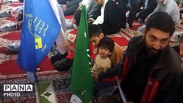 از پیر تا کودک در نماز جمعه نیشابور حضور دارند-۲