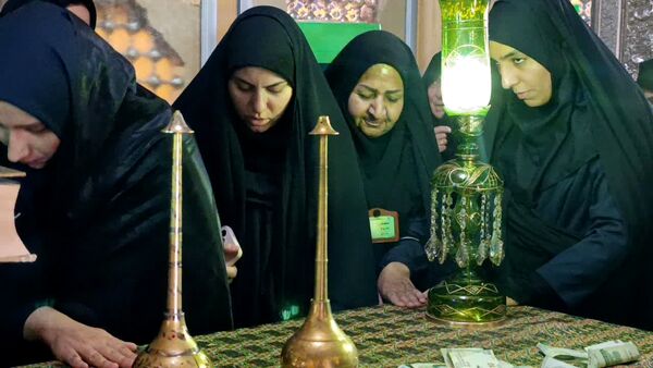 مراسم غبار روبی و زیارت ضریح مطهر سلطانعلی ابن امام محمد باقر (ع) در کربلای ایران 