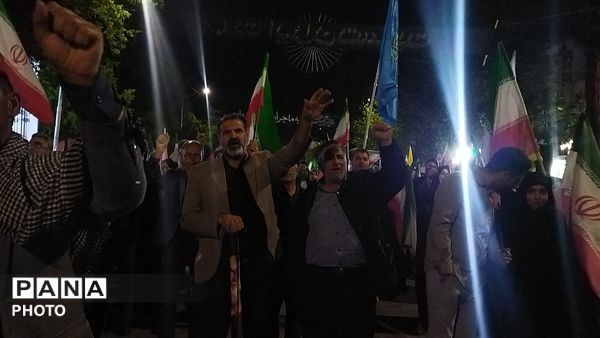 برای پنجاه و یکمین شب حسینیه امام شاهد حماسه مردم شد 