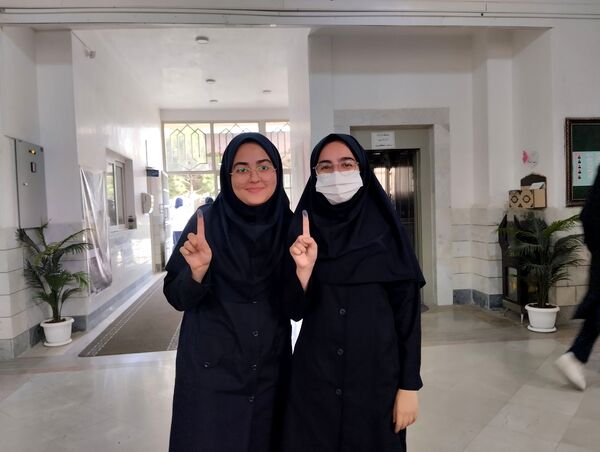 جلوه‌هایی از انتخابات شورای دانش‌آموزی در دبیرستان فرزانگان قم