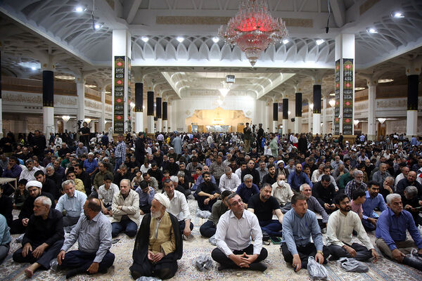 اجتماع لبیک یا حسین(ع) و گرامیداشت شهدای 15 خرداد در حرم حضرت معصومه(س)