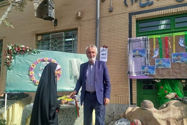 جشن ماه مهرومدرسه دردبیرستان وکیلی ۱۰نیشابور
