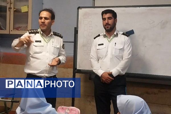اجرای طرح «همیار پلیس» در دبستان شهید مجید مجیدی ناحیه دو شهرری 