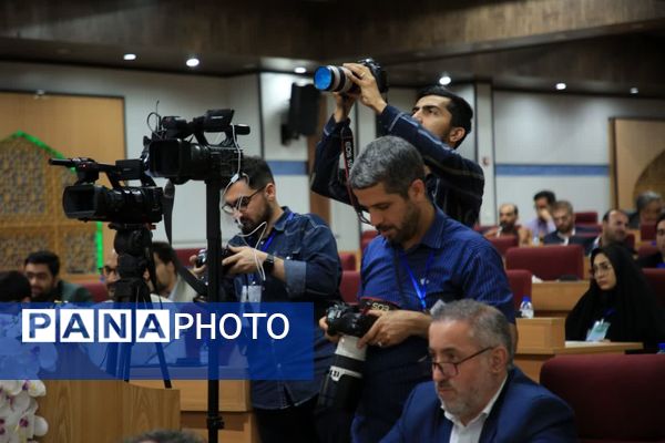 نشست صمیمی مدیران رسانه با استاندار قم