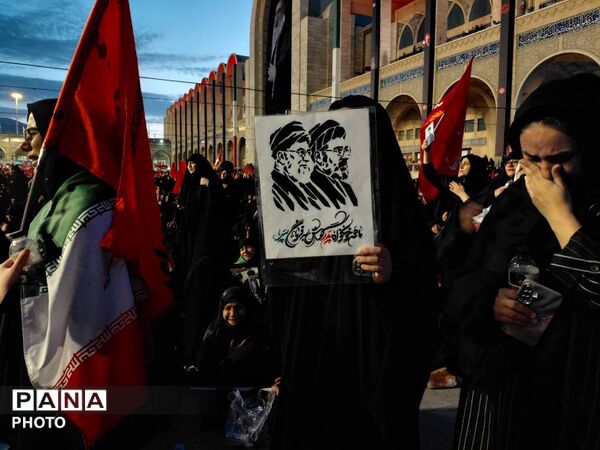 تهران در تب وداع با رهبر  مقتدر شهید