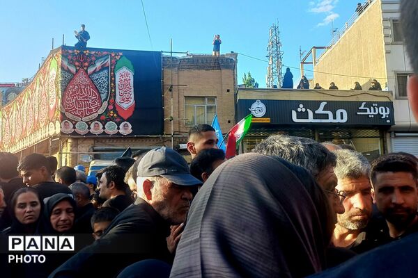 دسته عزاداران تهرانی به مناسبت شهادت امام حسین (ع)