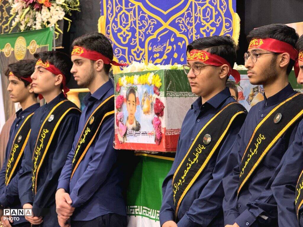 آیین وداع با پیکر مطهر دانش‌آموز شهید محمدحسین دهقان