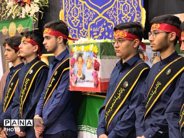 آیین وداع با پیکر مطهر دانش‌آموز شهید محمدحسین دهقان