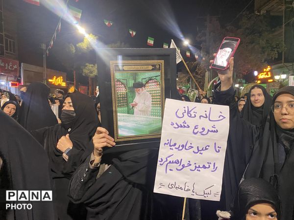  حضور مردم باخرز در آیین دشمن‌سوزی چهارشنبه‌سوری آخر سال