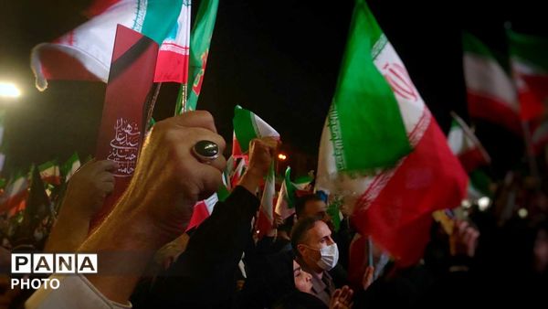 جلوه‌هایی از حماسه حضور در میدان انقلاب