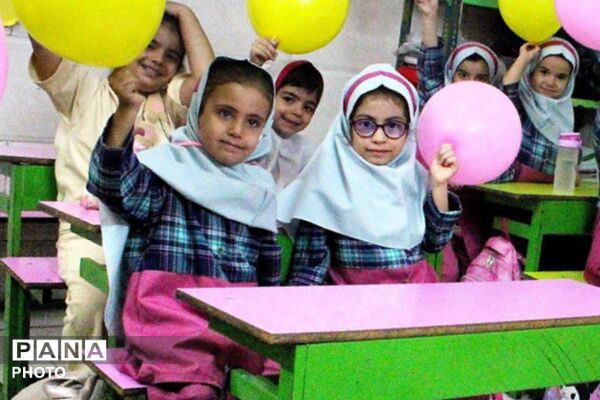 جشن لبخند و کودکی در دبستان آشیانه