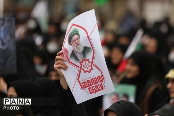 حضور حماسی و پرشور فیروزکوهی‌ها در راهپیمایی و تشییع شهدا؛ تجلی غیرت دینی و انقلابی مردم روزه‌دار فیروزکوه