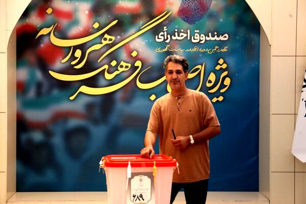 حماسه رأی اولی‌ها در کنار هنرمندان و اصحاب رسانه 