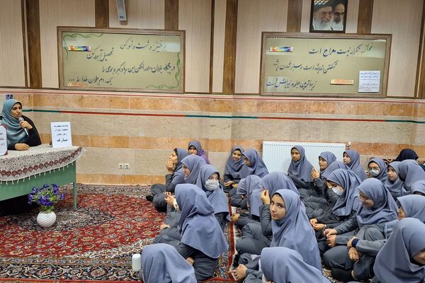 حضور دانش‌آموزان مدارس ناحیه دو شهرری در جشن ولادت حضرت فاطمه (س)