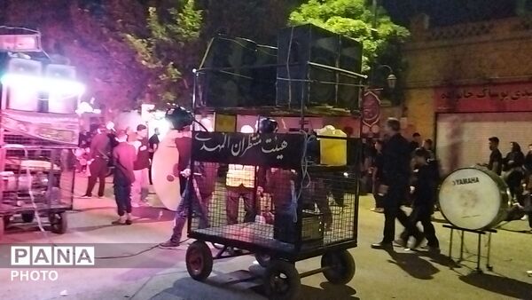 گذری بر فعالیت هیات جوانان المهدی در شب عاشورا 