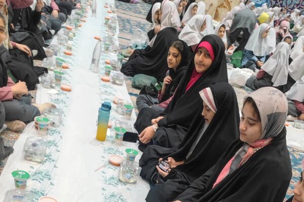 برگزاری سفره افطاری به مناسبت ماه مبارک رمضان در مدارس ناحیه دو شهرری 