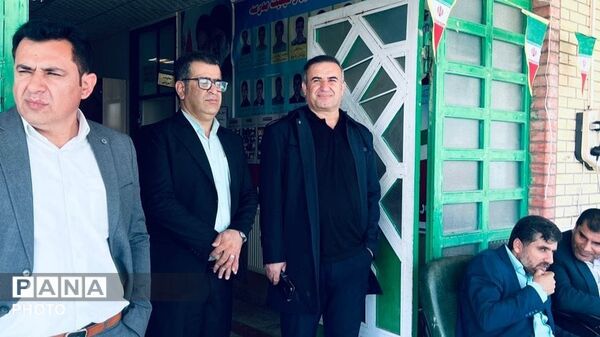 جشن تجلیل از دانش‌آموزان برتر امتحانات نوبت اول و مسابقات علمی در مدرسه تیزهوشان شهید بهشتی دهدشت