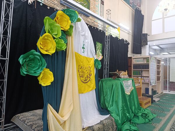 مسجد حسین‌بن‌علی (ع) میزبان لبخند دانش‌آموزان در جشن میلاد دو امام