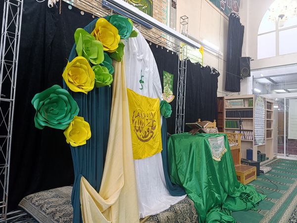 مسجد حسین‌بن‌علی (ع) میزبان لبخند دانش‌آموزان در جشن میلاد دو امام