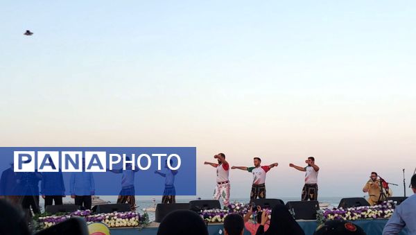 محفل قرآنی با حضور محفلی‌ها 