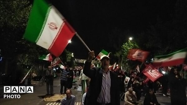 صد و شصت و دو شب، با یک روایت؛ شب‌هایی که از دلِ شهر می‌گذرند و به دل می‌نشینند